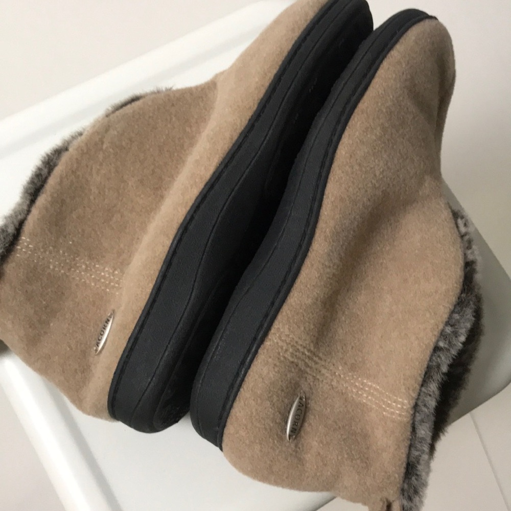 Brand new Acorn slippers Women’s 8/9